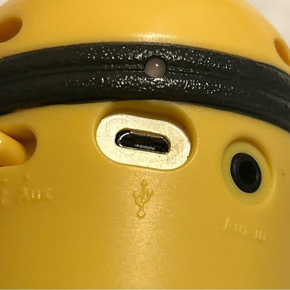 DESPICABLE ME Rechargable Bluetooth Wireless Speaker Tested Preowned minion - Picture 9 of 13